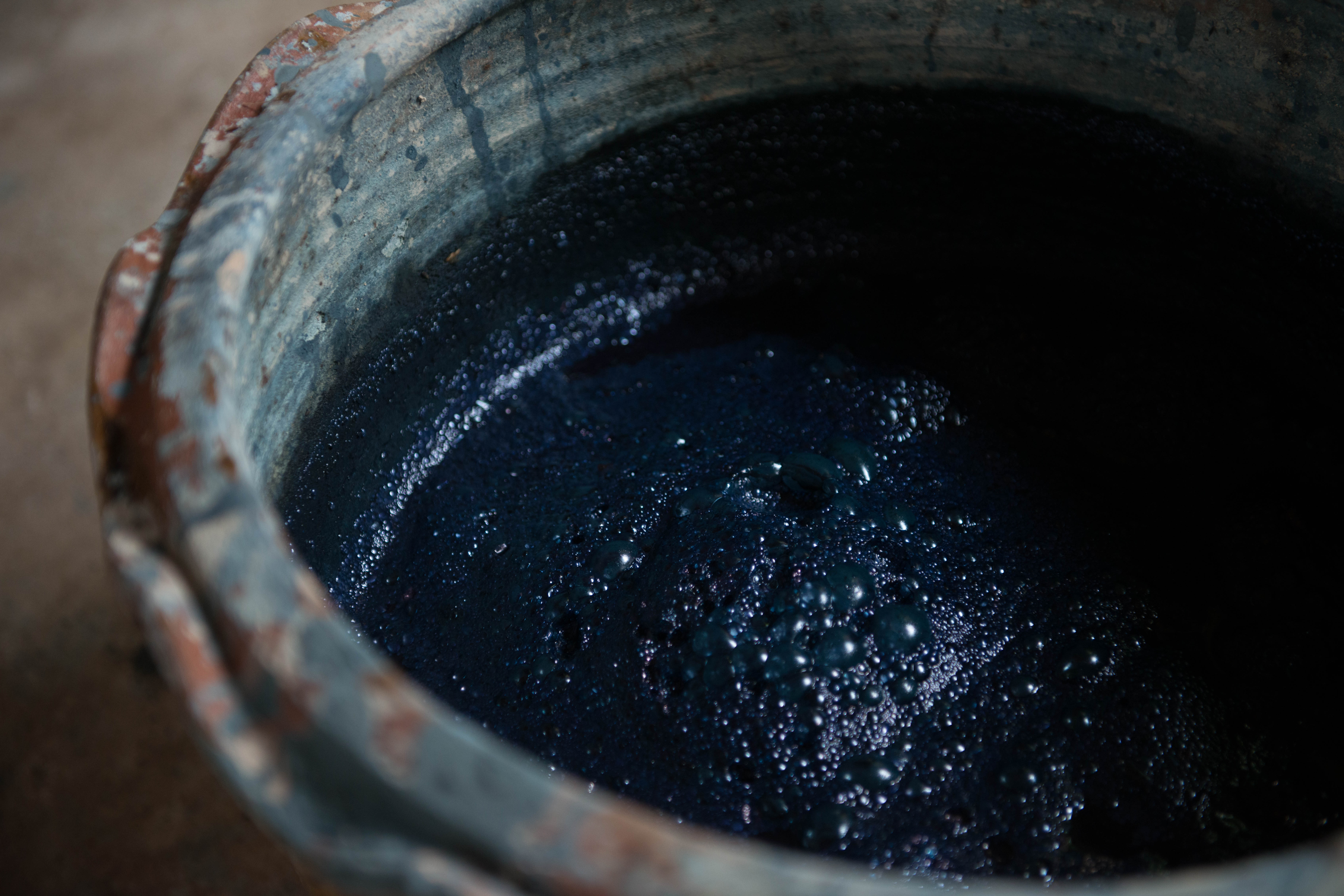 Activity for dyeing cloth