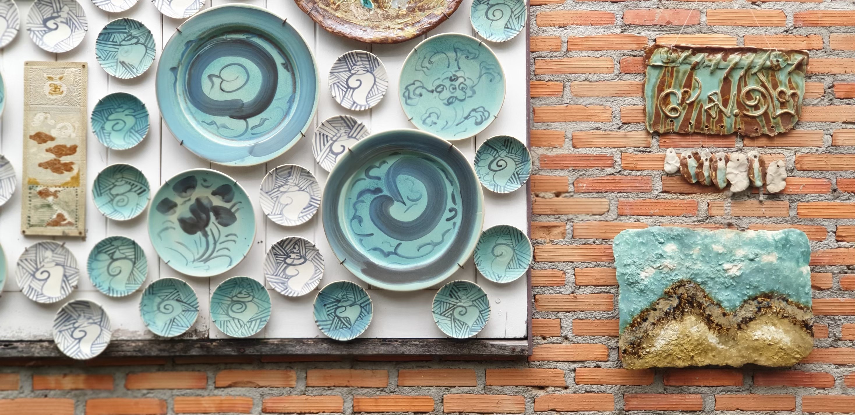 โมทนาเซรามิก ปั้นและเขียนลายสังคโลกร่วมสมัย