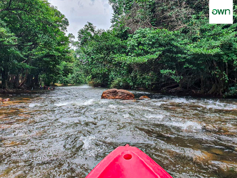 พายเรือคะยักที่ช่องลอดเขา