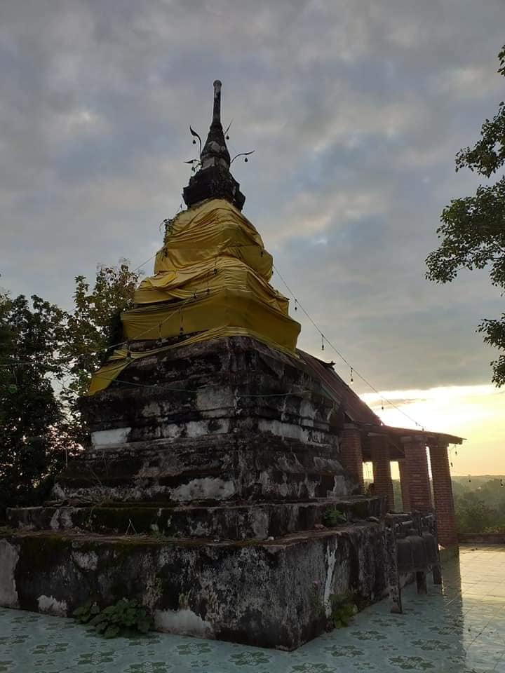 ตักบาตรเทโววัดภูธาตุเจดีย์ 