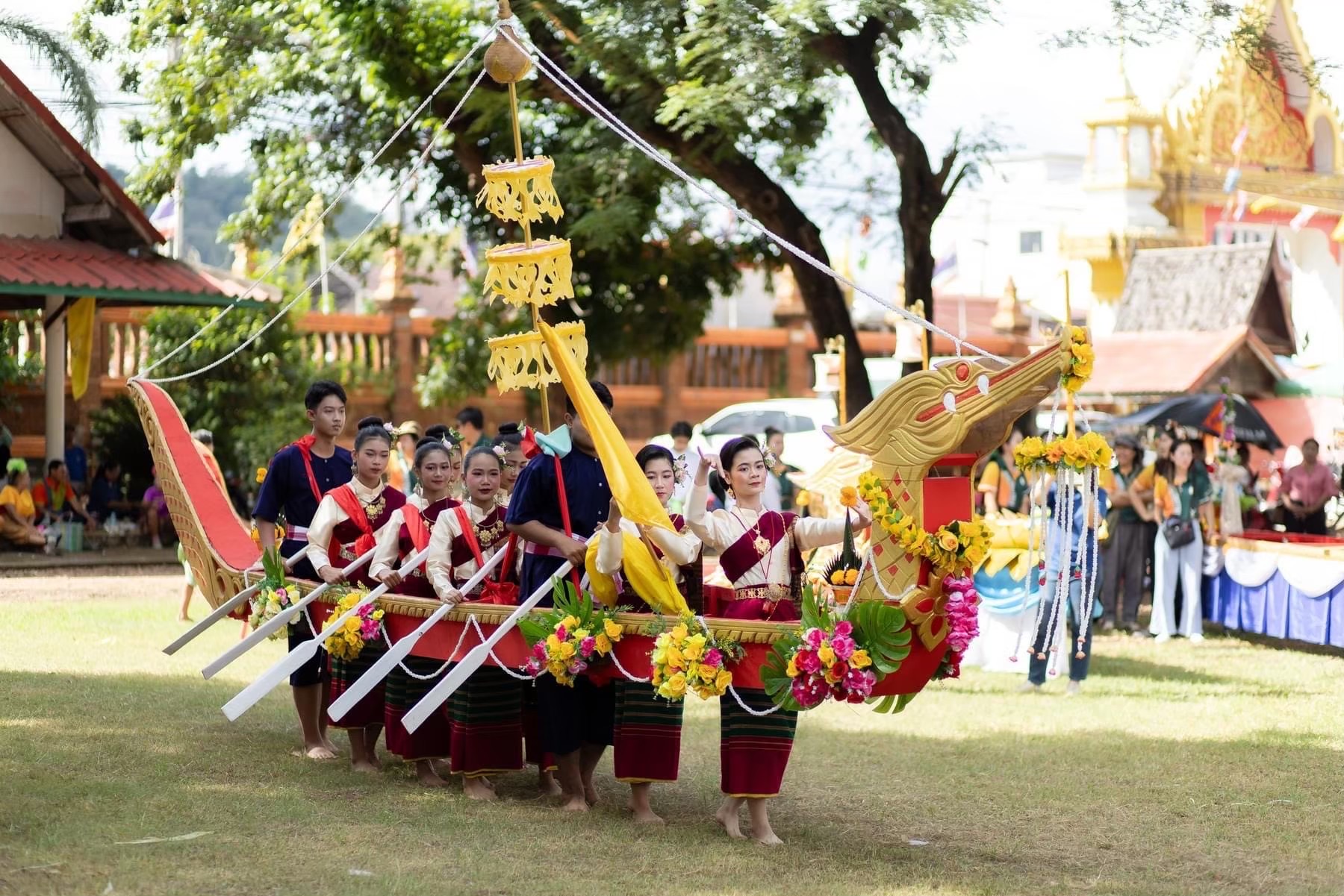 การสืบสานฟื้นฟูการละเล่นพื้นบ้าน “การแข่งเรือบก” ณ วัดชัยสิทธาราม
