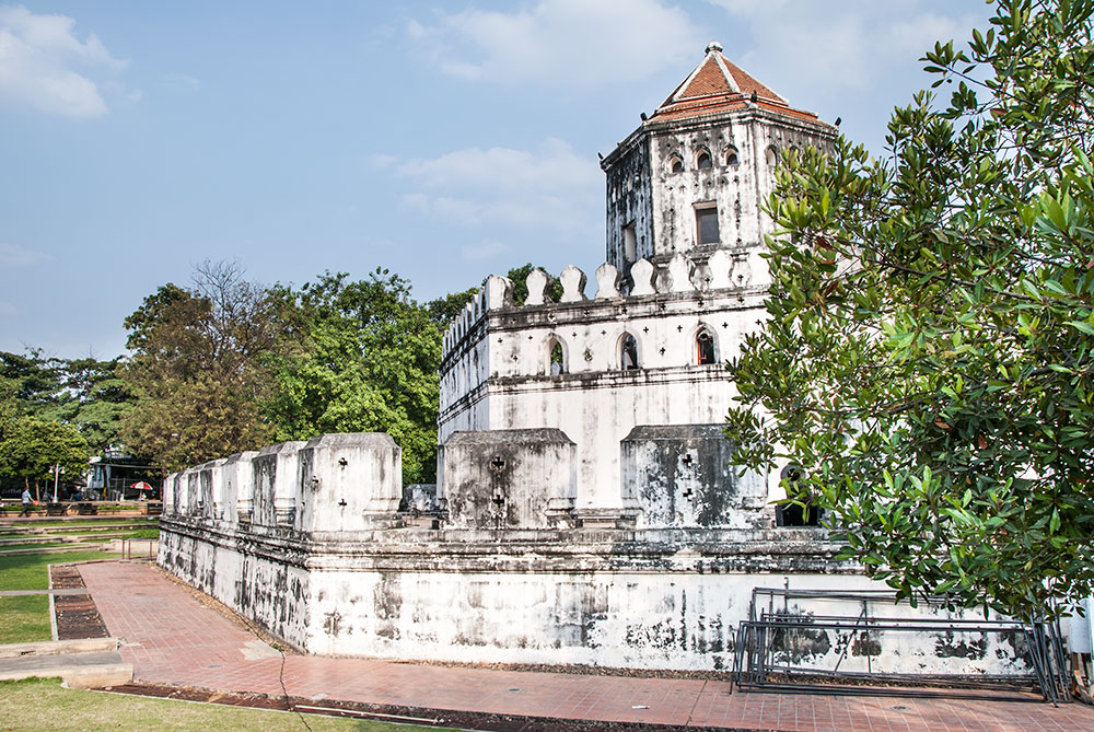 พระที่นั่งและสวนสาธารณะสันติชัยปราการ