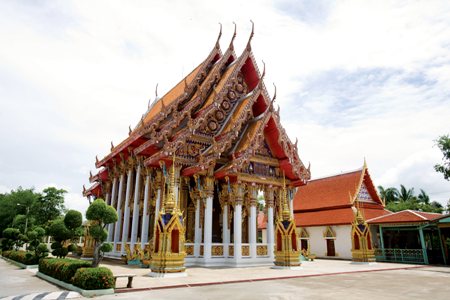 วัดเสาธงหิน