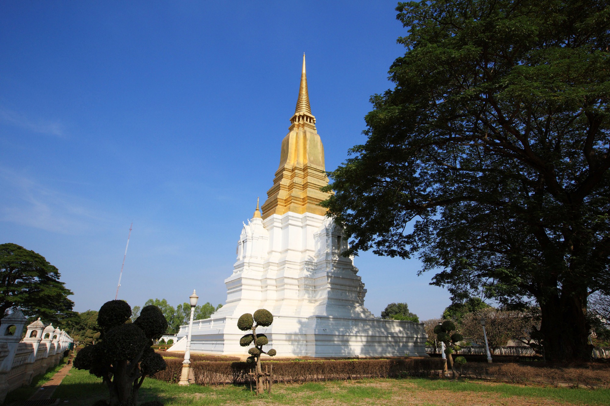 เจดีย์ศรีสุริโยทัย