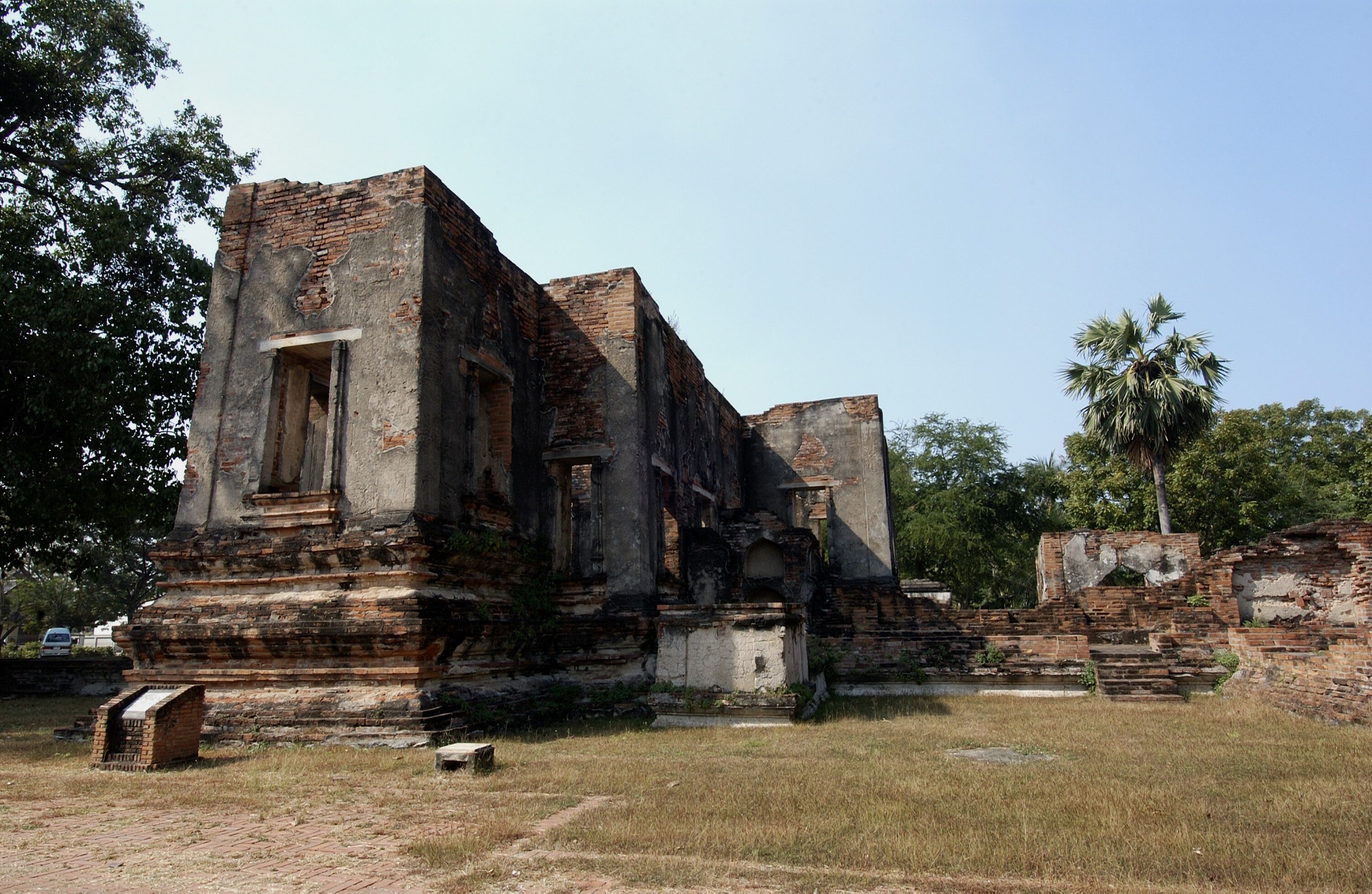 พระที่นั่งไกรสรสีหราช (พระที่นั่งเย็นหรือตำหนักทะเลชุบศร)