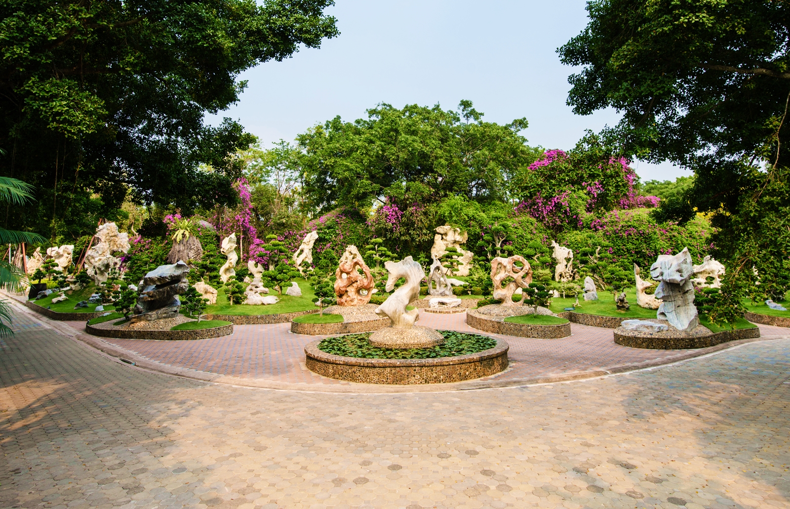 อุทยานหินล้านปี และฟาร์มจระเข้พัทยา