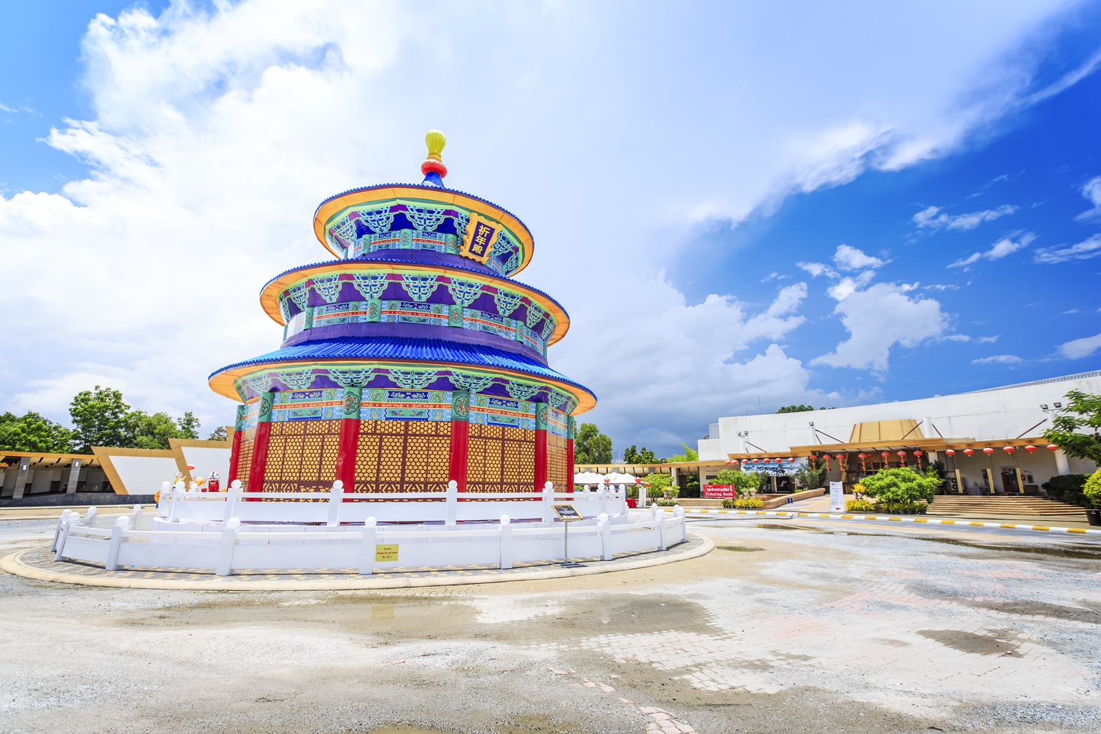 โรงละครไทยอลังการ