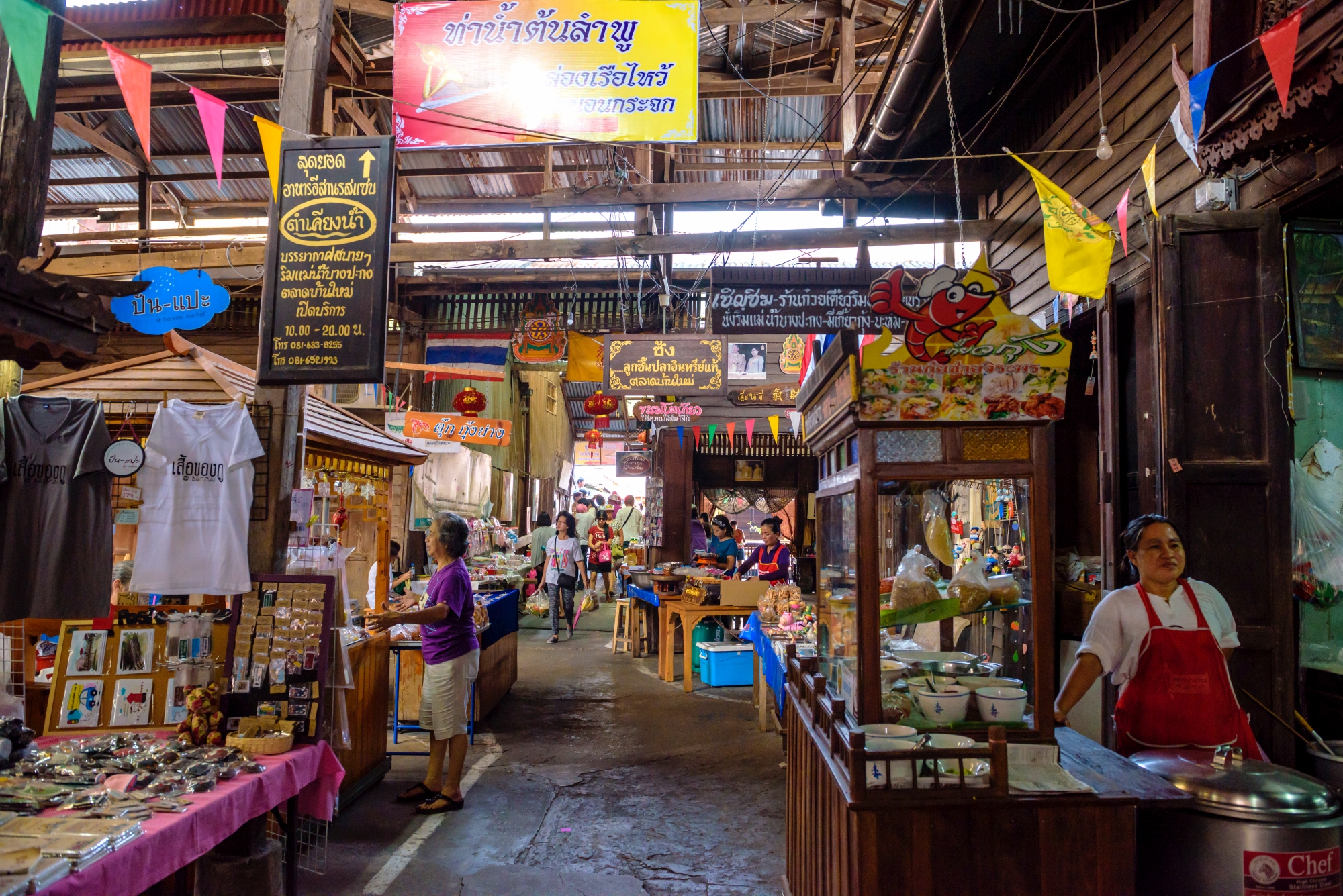 ตลาดบ้านใหม่ ตลาดริมน้ำร้อยปี