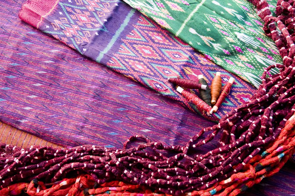 หมู่บ้านทอผ้าไหมบ้านจันรม