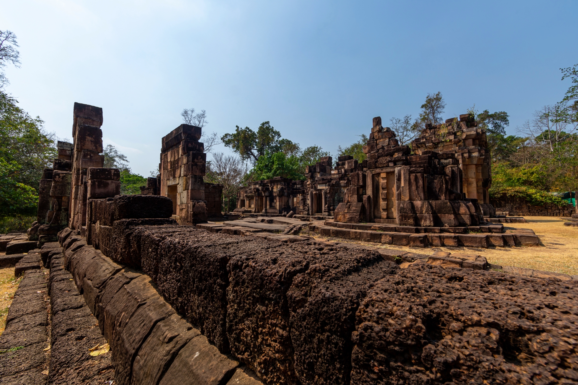โบราณสถานกลุ่มปราสาทตาเมือน