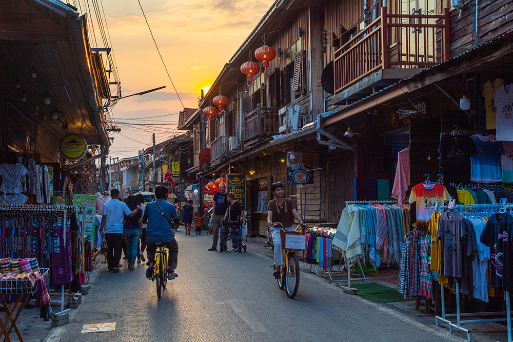 ถนนคนเดิน (ถนนชายโขง)