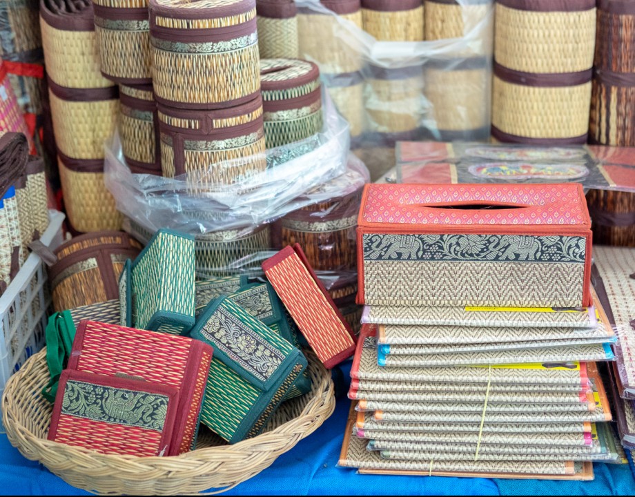 หมู่บ้านหัตถกรรมบ้านหนองเขื่อนช้าง