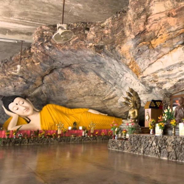ถ้ำพระพุทธไสยาสน์ (ถ้ำพระทองหรือภูผาทอง)