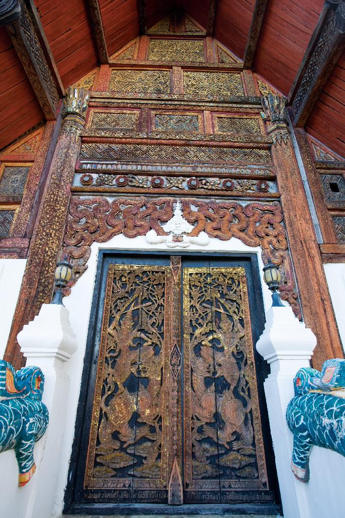 วัดประตูป่อง
