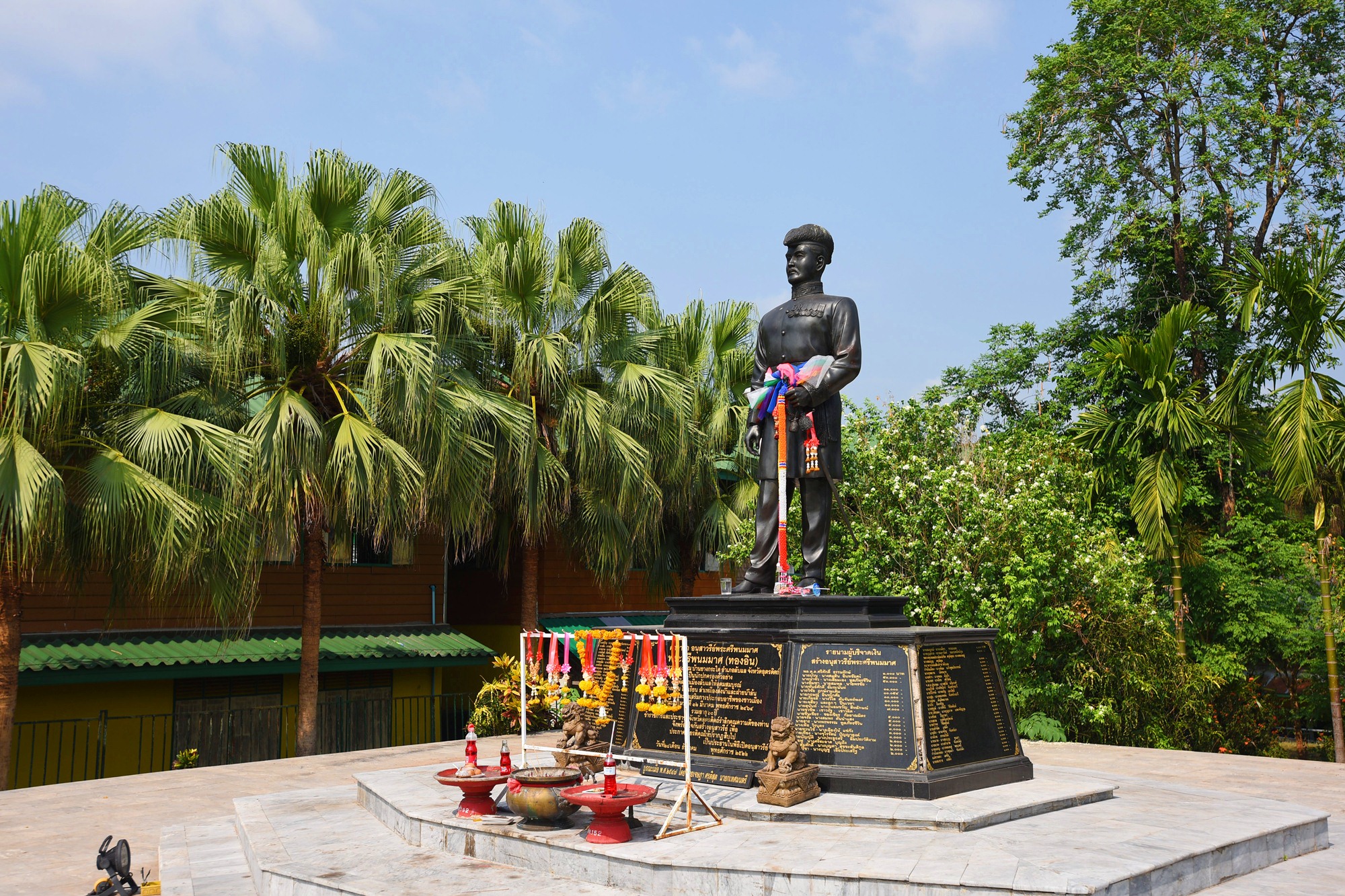 อนุสาวรีย์พระศรีพนมมาศ