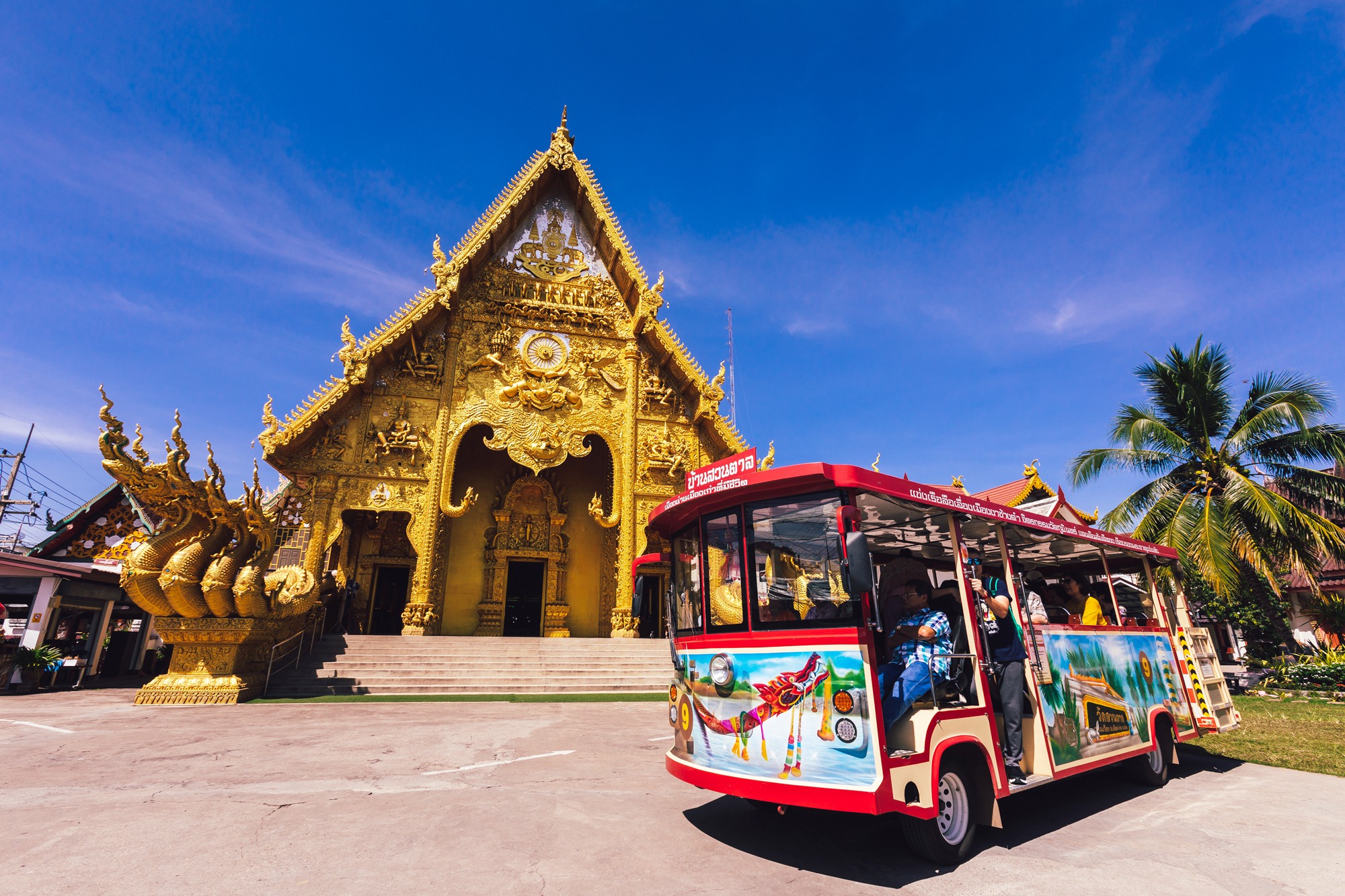 นั่งสามล้อ-รถรางชมเมืองน่าน