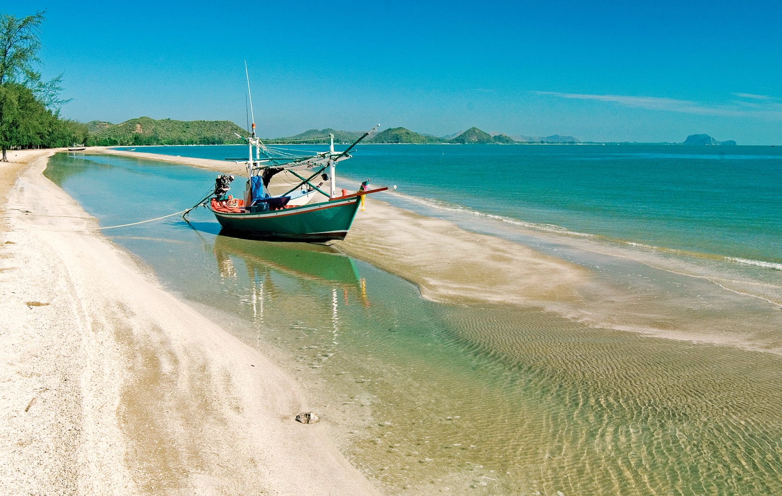 หาดสามร้อยยอด (หาดนมสาว)