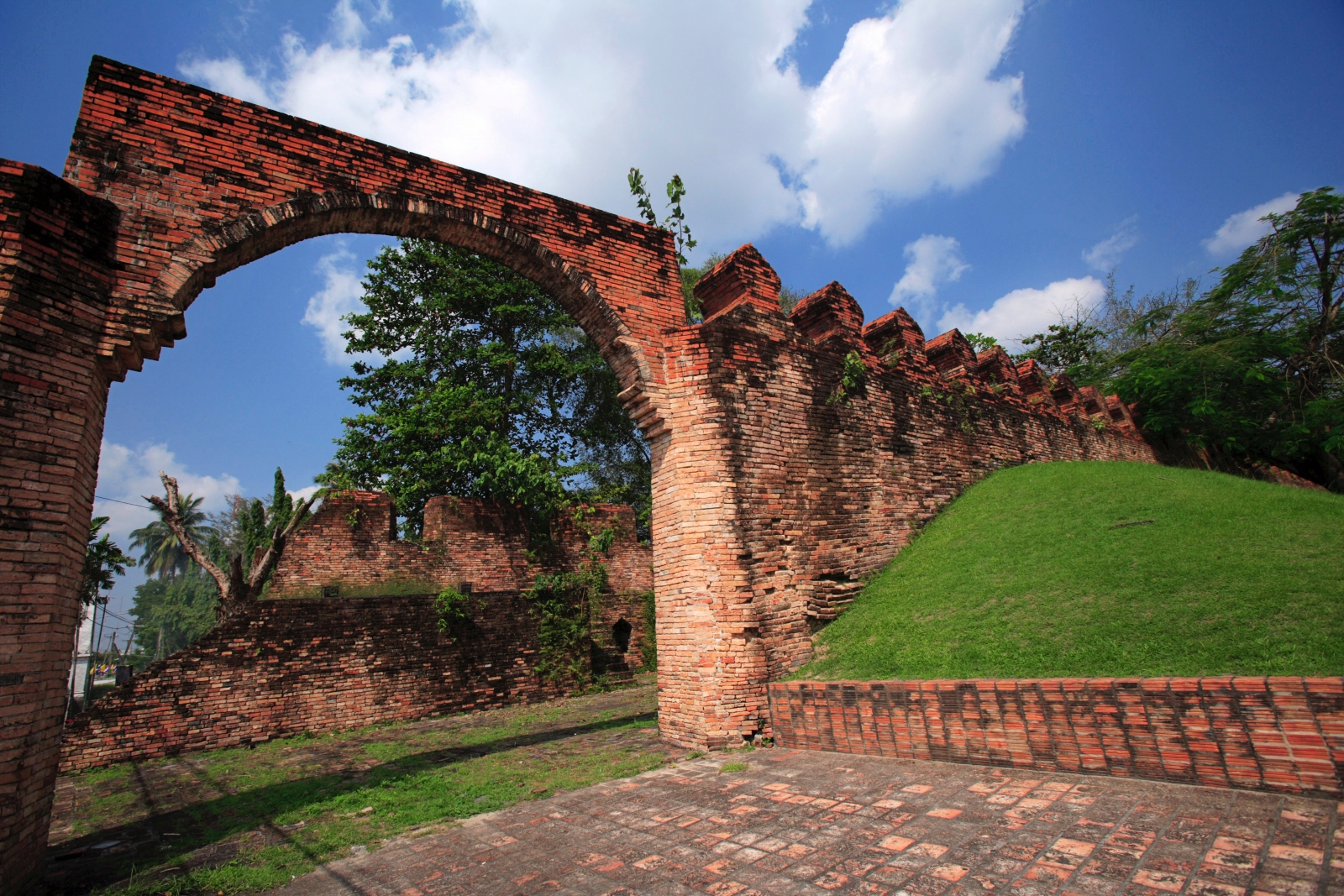 กำแพงเมืองเก่า (กำแพงเมืองนครศรีธรรมราช)