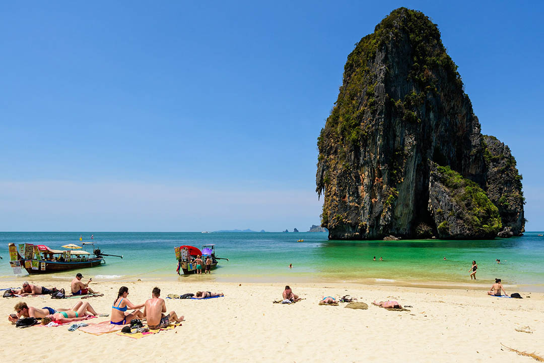 หาดถ้ำพระนาง