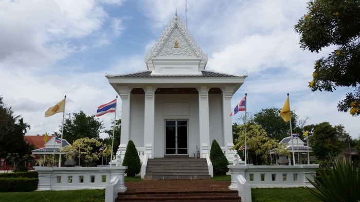 วัดกลางใหม่